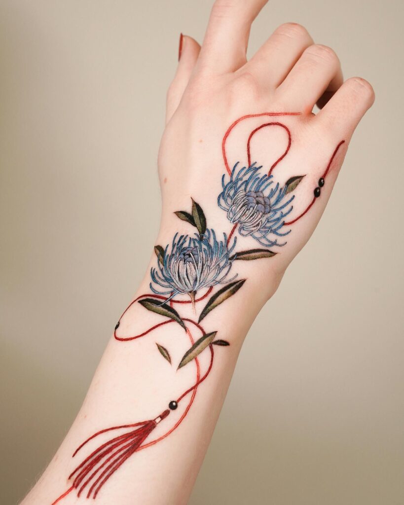 Abstract Contour Line Hand Tattoo