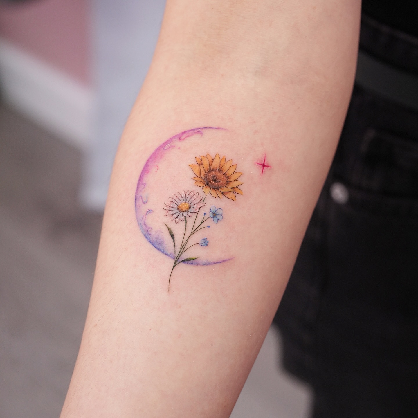 Daisy and Red Tulip Tattoo daisy tattoo ideas tattoo