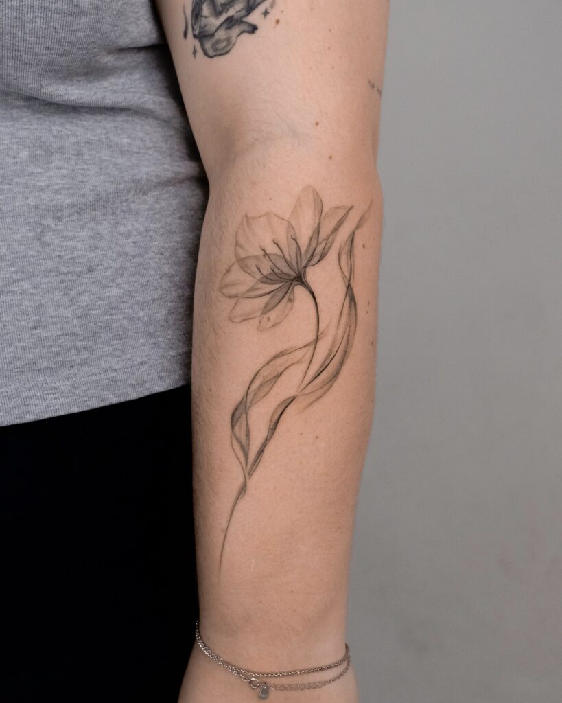Fine Line Daisy with Sunburst Halo fine line tattoo