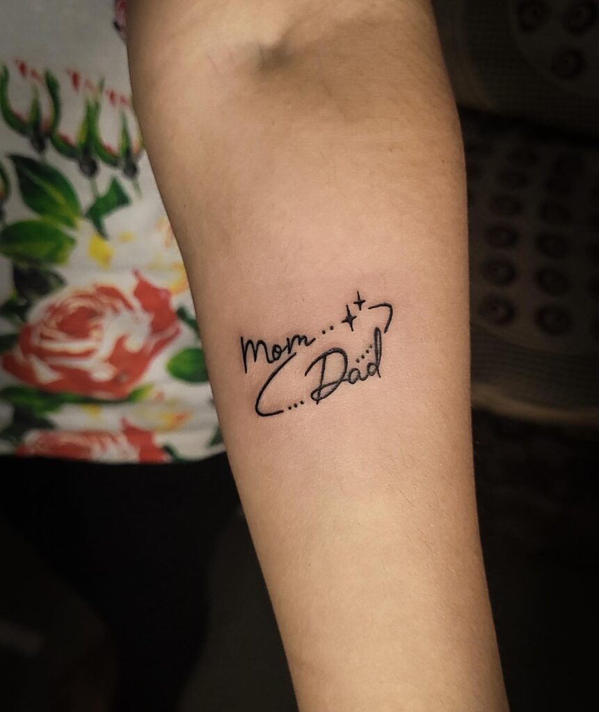 Handwritten Mom Dad Tattoo with Stars mom dad tattoos tattoo