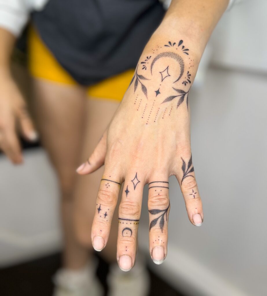 Knuckles and Side Fingers tattoo placement
