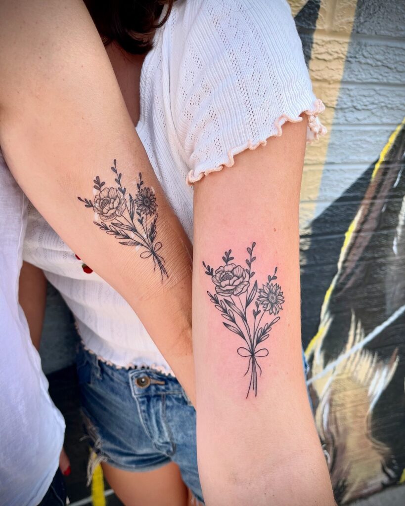 Matching Bouquet Mother-Daughter Tattoo mother and daughter tattoo ideas tattoo