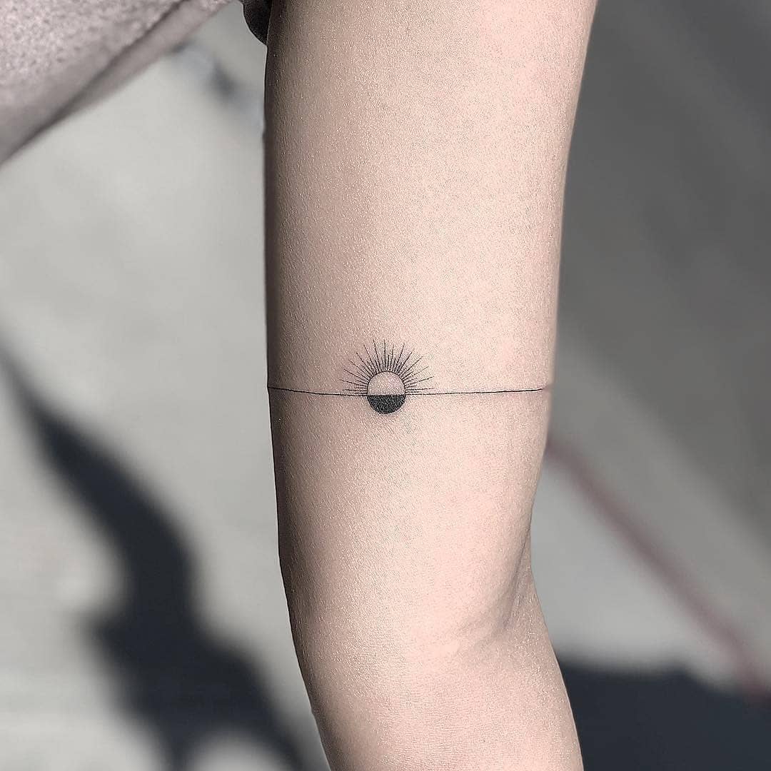 Minimalist Geometric Sunrise Armband sunrise tattoo