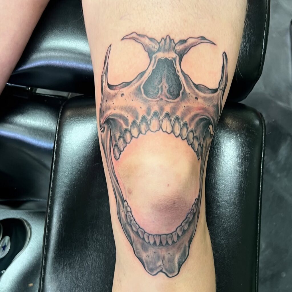 Thorn And Leaf Knee Frame Tattoo
