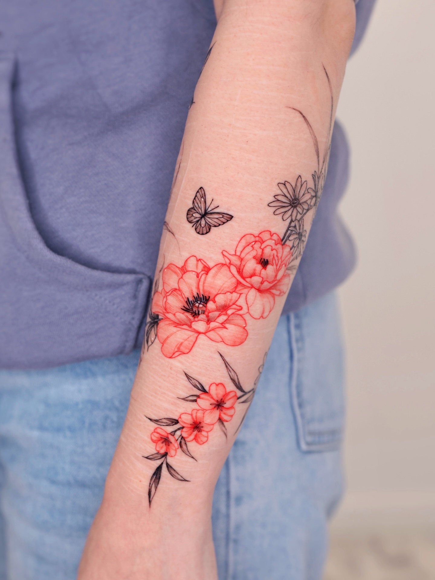 Daisy Wildflower Bouquet With Script Tattoo daisy tattoo ideas tattoo