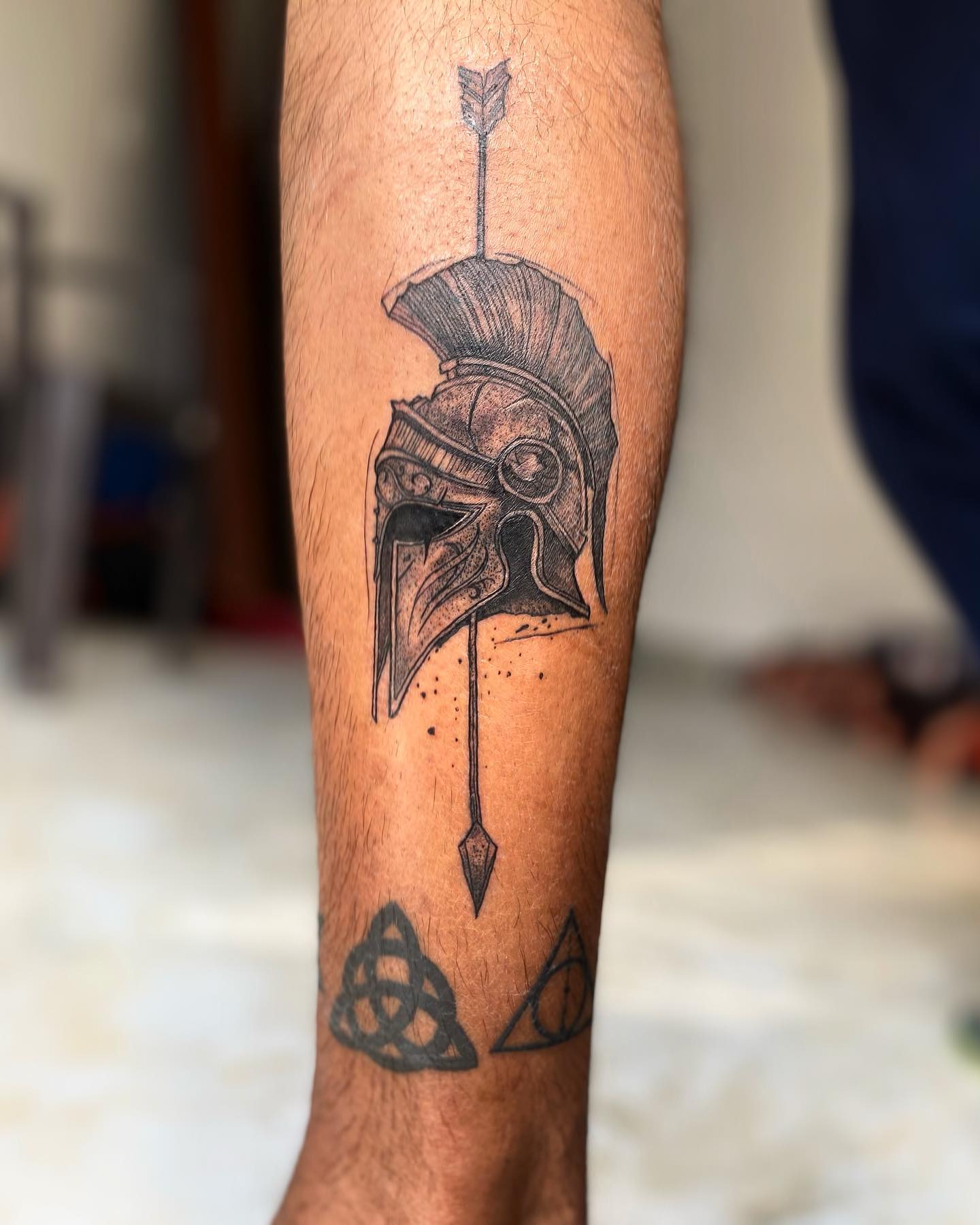 Spartan Helmet And Arrow Tattoo