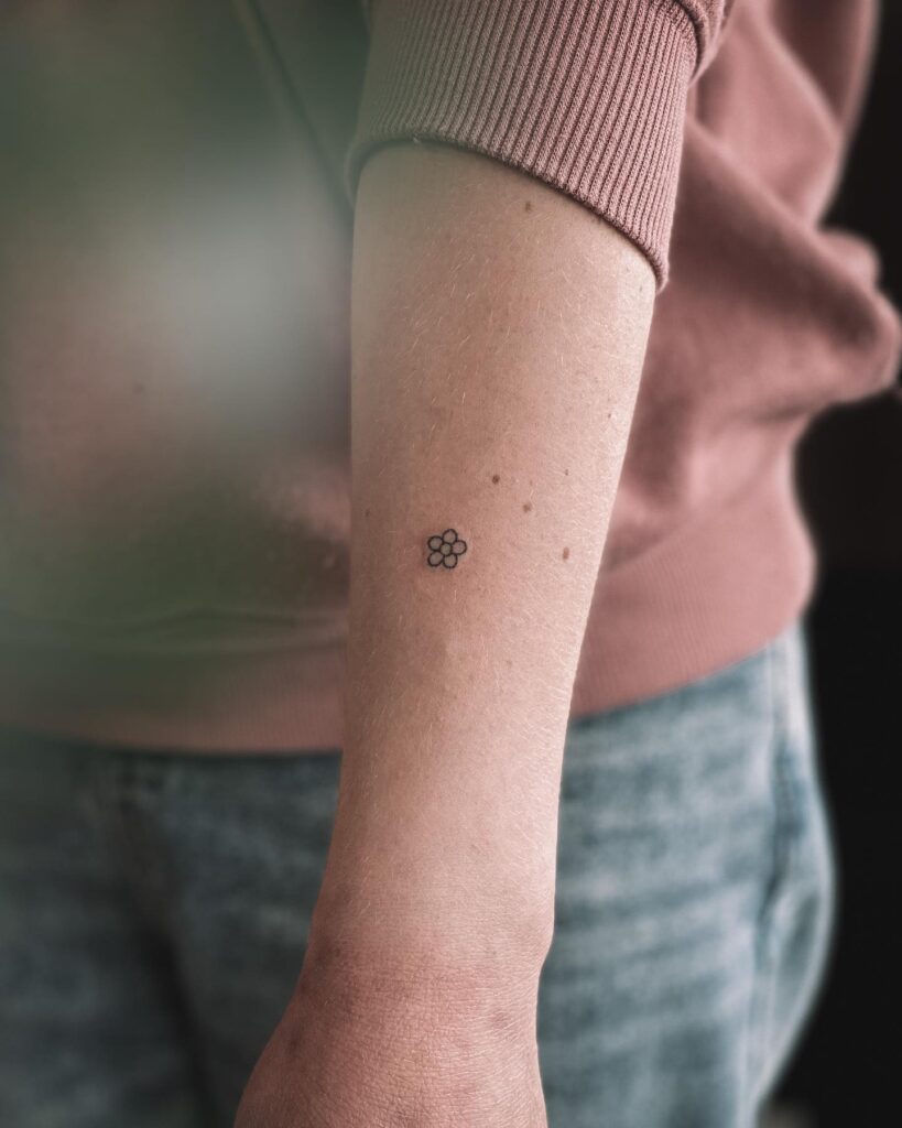 Tiny Daisy Outline Tattoo minimal tiny flower tattoo ideas tattoo