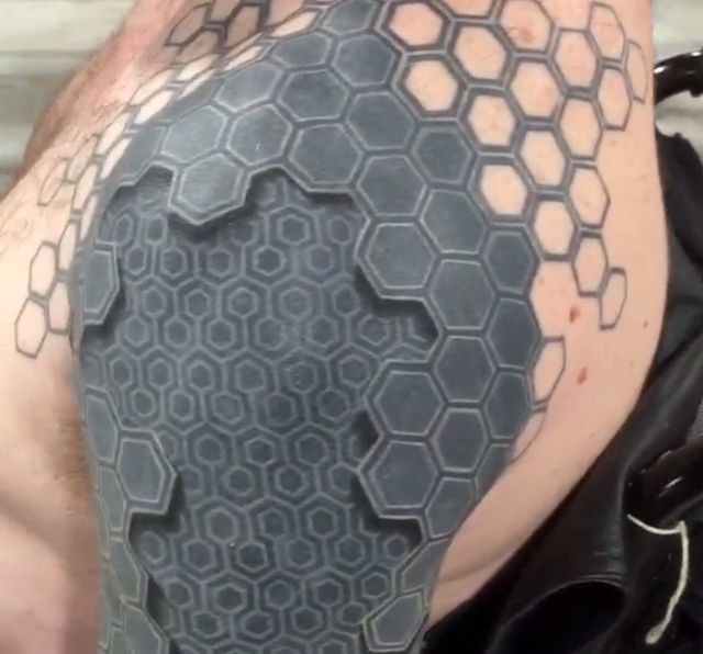 Amazing 3D five corned pattern tattoo on the shoulder 3d tattoos