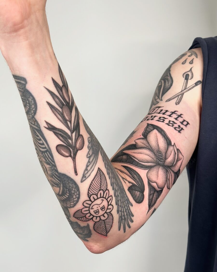 Trendy floral biceps tattoos for modern aesthetics Tattoo on skin