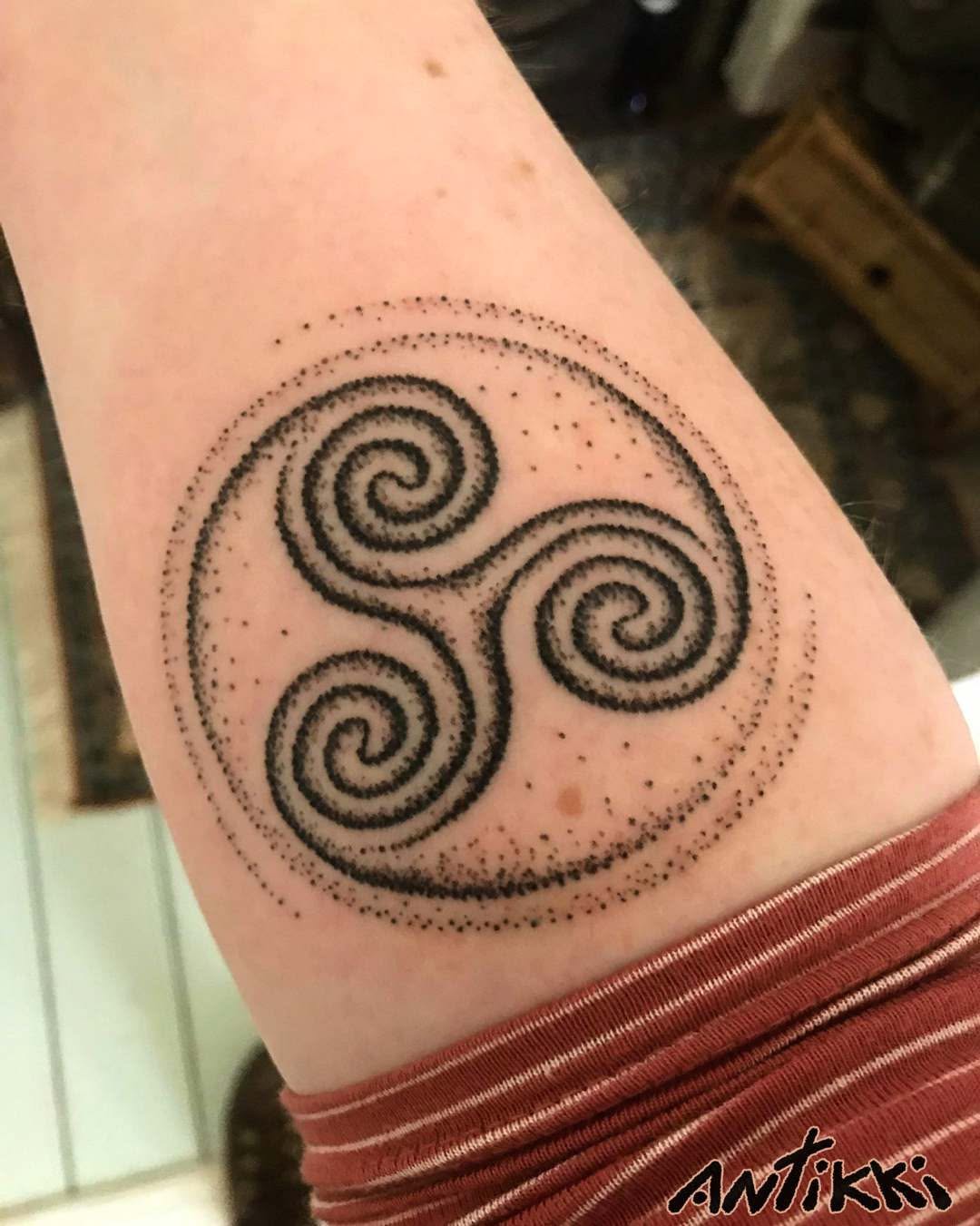Unique Celtic Spiral Tattoo Design for Inspiration Tattoo on skin