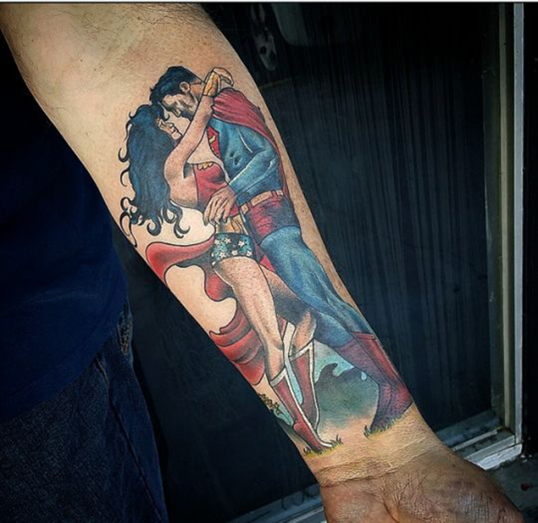 Dc Comics Super Woman & Superman Embrace Tattoo Tattoo on skin