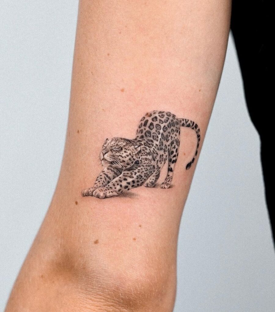 Intricate leopard tattoo showcasing lifelike details Tattoo on skin