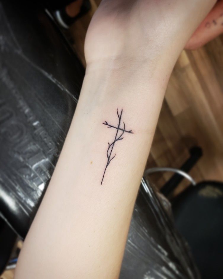 Simple and Elegant Branch Cross Wrist Cross Tattoo Tattoo on skin