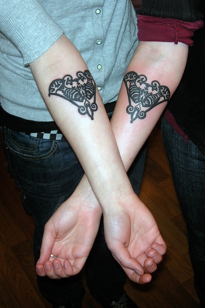 couple tattoos, king and queen Tattoo on skin