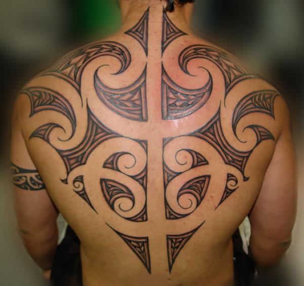 A full back curvy Tribal Tattoo Tattoo on skin
